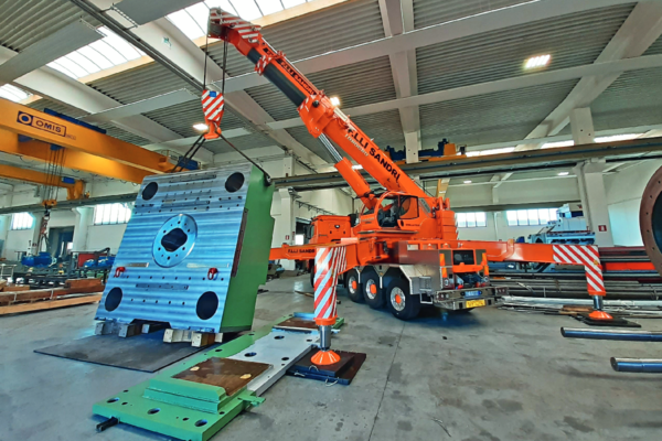 The hybrid, powerful and versatile multifunctional mobile crane: Idrogru KT300.26 S HE