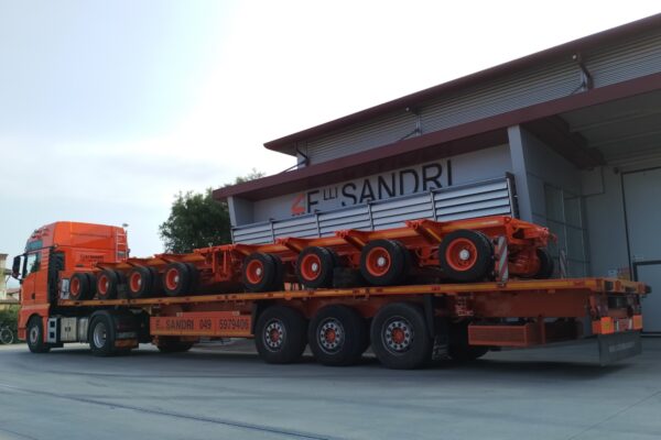 Capperi trailer: powerful and compact for internal handling up to 200 tons
