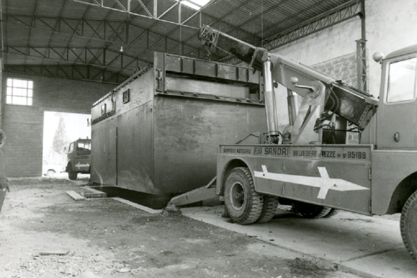 F.LLI SANDRI, since 1964 a name, a guarantee, for handling, lifting and transport