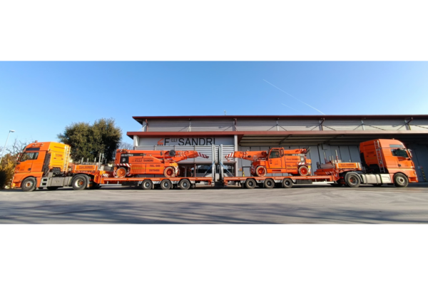 Tailor-made articulated truck twins