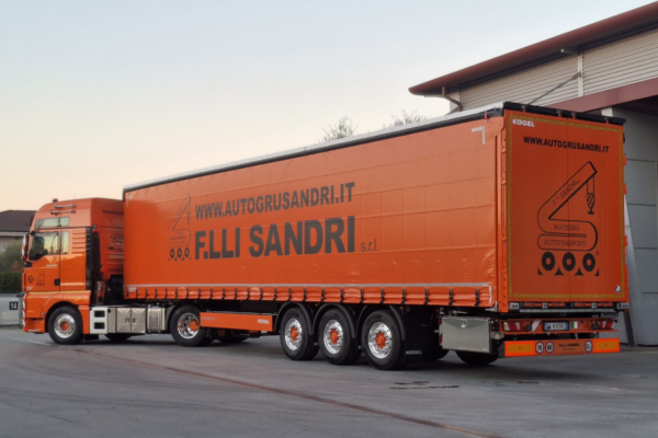Robusto, efficiente, pratico. Il nostro nuovo semirimorchio centinato Kögel Cargo