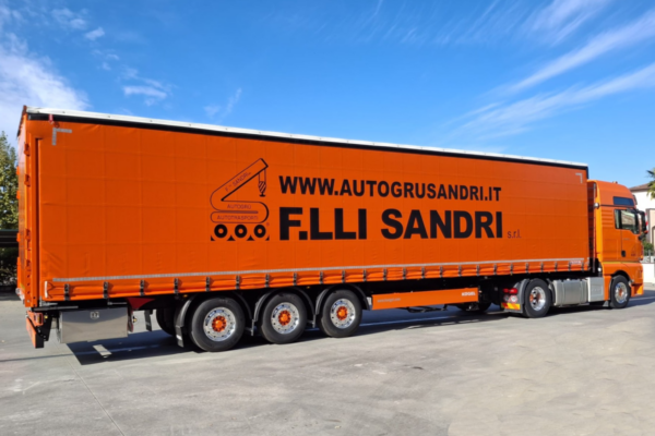 Robusto, efficiente, pratico. Il nostro nuovo semirimorchio centinato Kögel Cargo